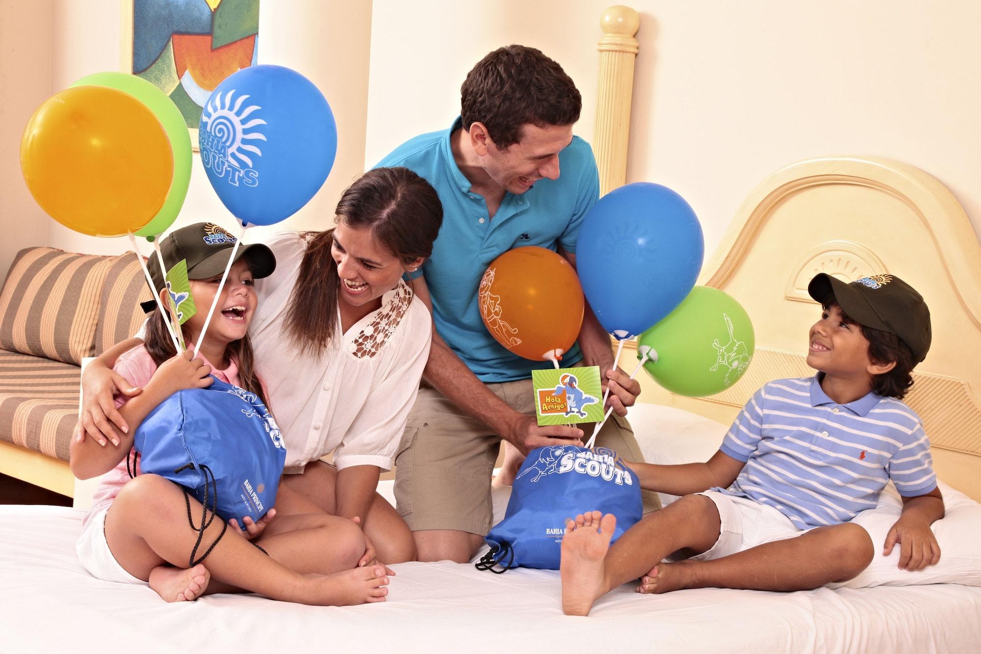 Bahia Principe Grand Bavaro بونتا كانا المظهر الخارجي الصورة Family at the resort