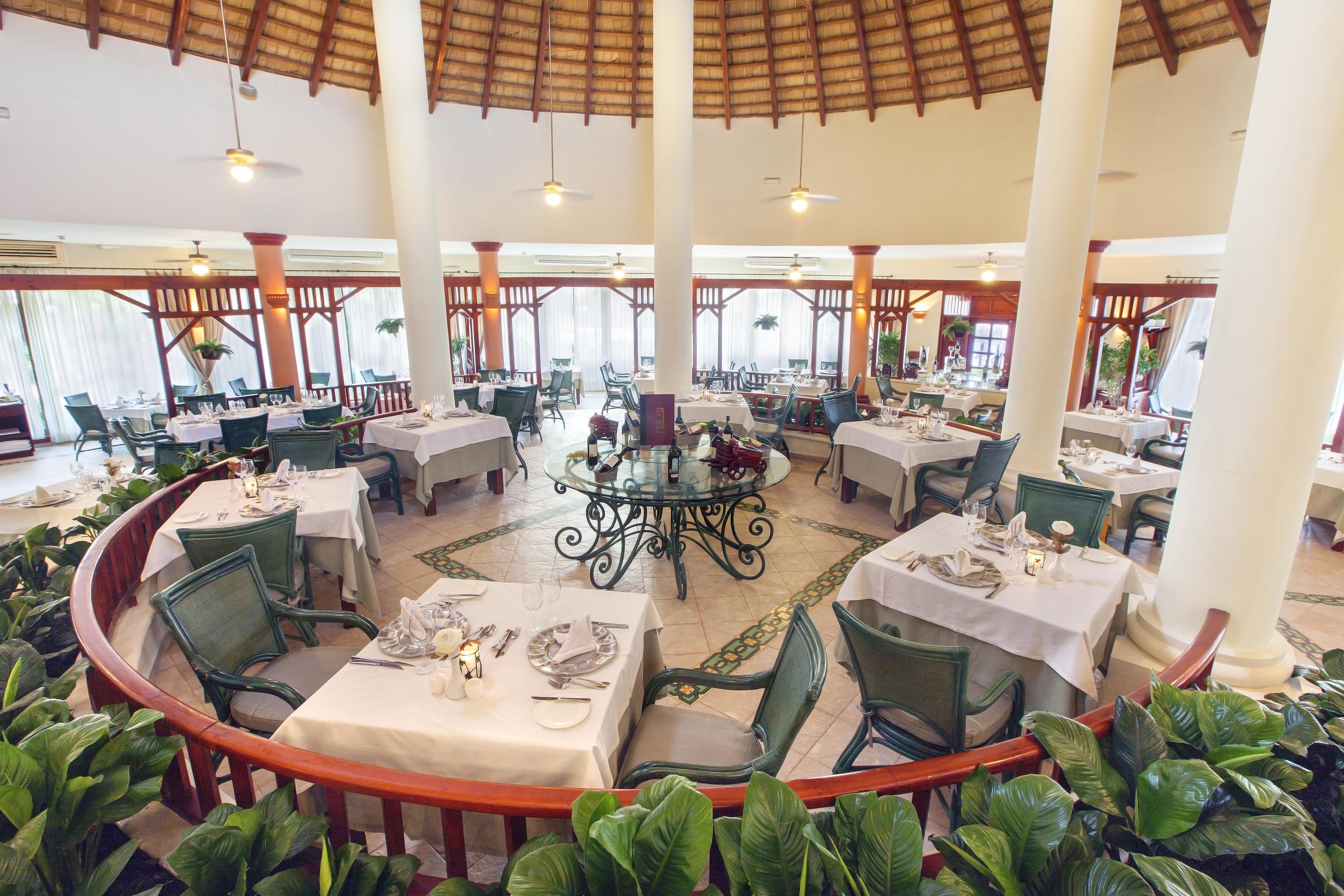 Bahia Principe Grand Bavaro بونتا كانا المظهر الخارجي الصورة The restaurant at the hotel