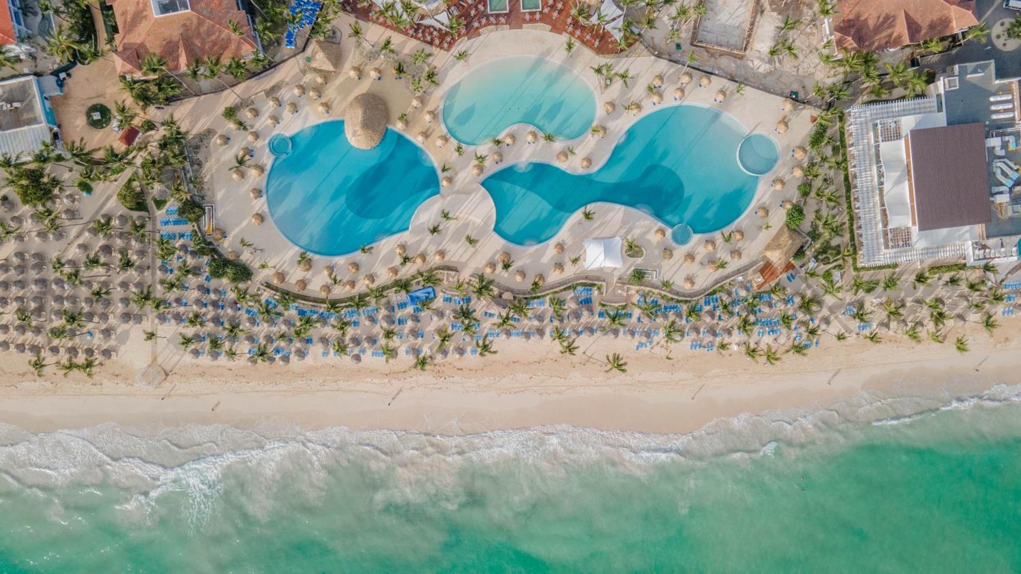 Bahia Principe Grand Bavaro بونتا كانا المظهر الخارجي الصورة Aerial view of the beach