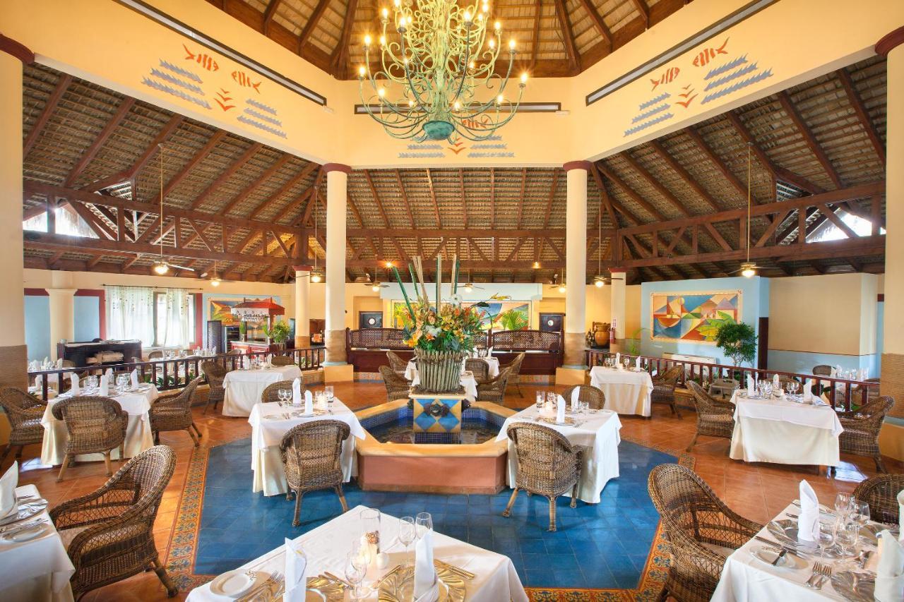 Bahia Principe Grand Bavaro بونتا كانا المظهر الخارجي الصورة The buffet at the resort